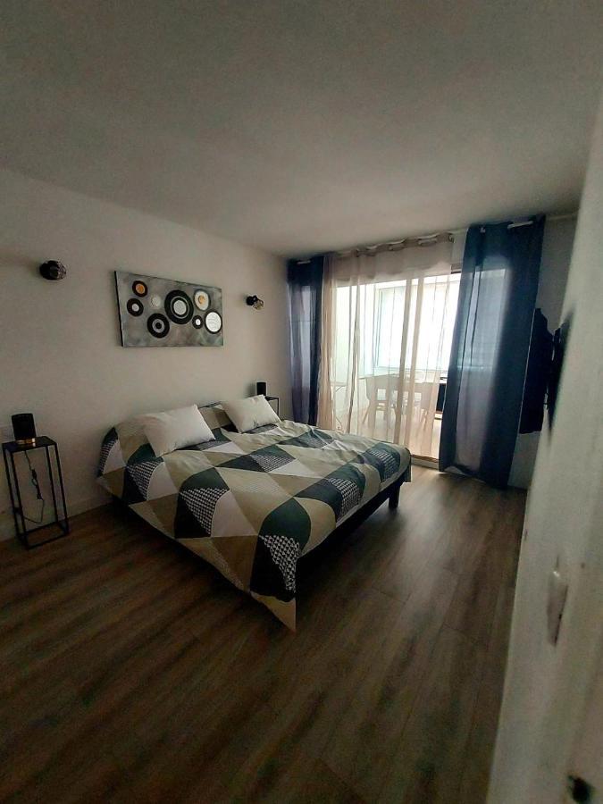 Appartement plein centre ville Le Lavandou Extérieur photo
