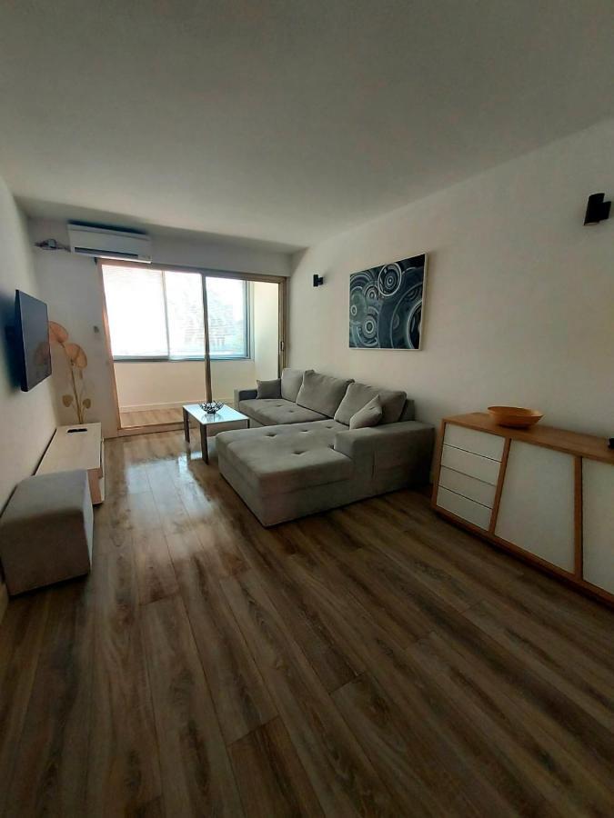 Appartement plein centre ville Le Lavandou Extérieur photo